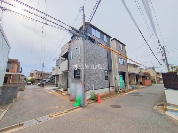 ��t���D���s�O����1���ڂ̐V�z��ˌ��Ă̑O�ʓ��H�܂ތ��n�ʐ^