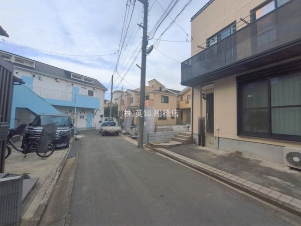 ��t���D���s�{�{4���ڂ̐V�z��ˌ��Ă̑O�ʓ��H�܂ތ��n�ʐ^