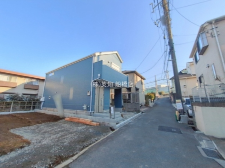 ��t���D���s�O�R2���ڂ̐V�z��ˌ��Ă̑O�ʓ��H�܂ތ��n�ʐ^