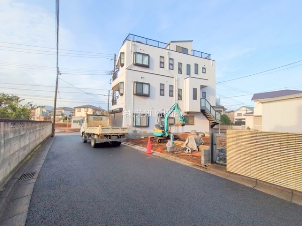 ��t���D���s�Č�6���ڂ̐V�z��ˌ��Ă̑O�ʓ��H�܂ތ��n�ʐ^