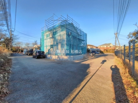 ��t������s������3���ڂ̐V�z��ˌ��Ă̑O�ʓ��H�܂ތ��n�ʐ^