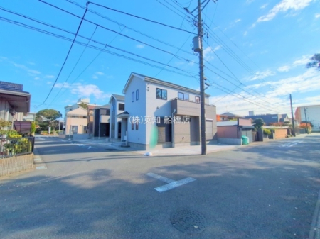 ��t���K�u��s���P�Y1���ڂ̐V�z��ˌ��Ă̑O�ʓ��H�܂ތ��n�ʐ^