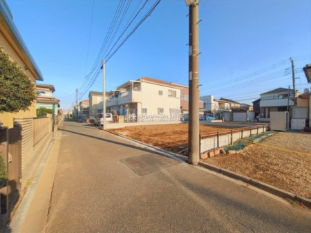 ��t���D���s�����3���ڂ̐V�z��ˌ��Ă̑O�ʓ��H�܂ތ��n�ʐ^