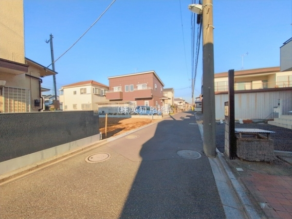 ��t���D���s�����3���ڂ̐V�z��ˌ��Ă̑O�ʓ��H�܂ތ��n�ʐ^