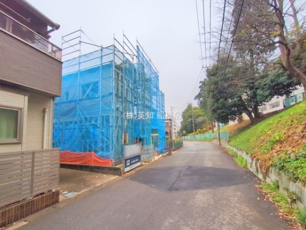 ��t���D���s�юR����2���ڂ̐V�z��ˌ��Ă̑O�ʓ��H�܂ތ��n�ʐ^