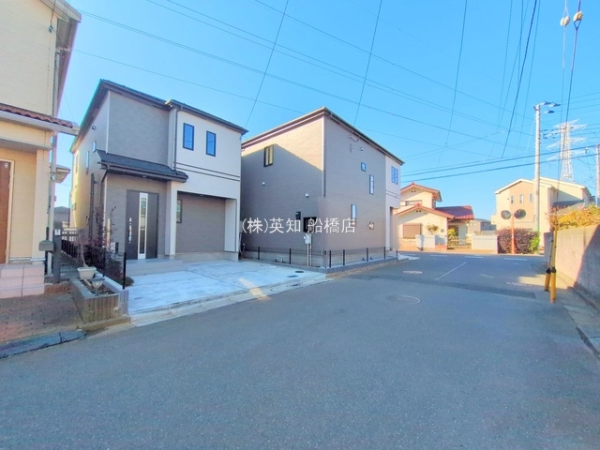 ��t���D���s�匊��1���ڂ̐V�z��ˌ��Ă̑O�ʓ��H�܂ތ��n�ʐ^