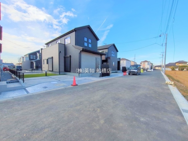 ��t���D���s�O��7���ڂ̐V�z��ˌ��Ă̑O�ʓ��H�܂ތ��n�ʐ^