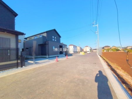 ��t���D���s�O��7���ڂ̐V�z��ˌ��Ă̑O�ʓ��H�܂ތ��n�ʐ^