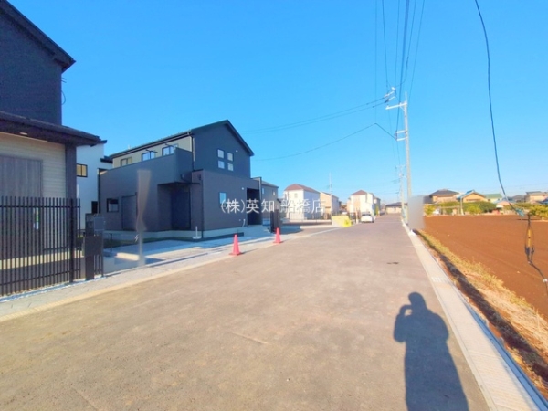 ��t���D���s�O��7���ڂ̐V�z��ˌ��Ă̑O�ʓ��H�܂ތ��n�ʐ^