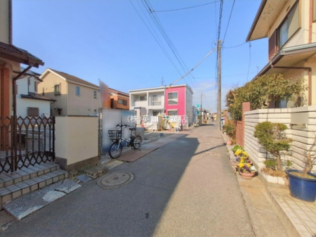 ��t�������s�����䓌6���ڂ̐V�z��ˌ��Ă̑O�ʓ��H�܂ތ��n�ʐ^