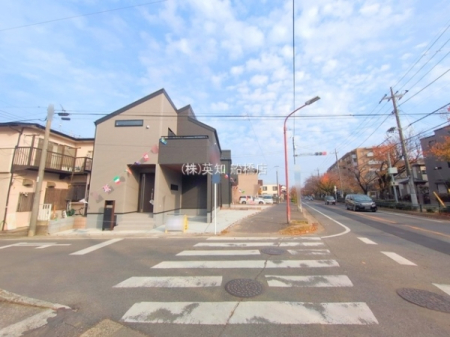 ��t���K�u��s���K�u��6���ڂ̐V�z��ˌ��Ă̑O�ʓ��H�܂ތ��n�ʐ^