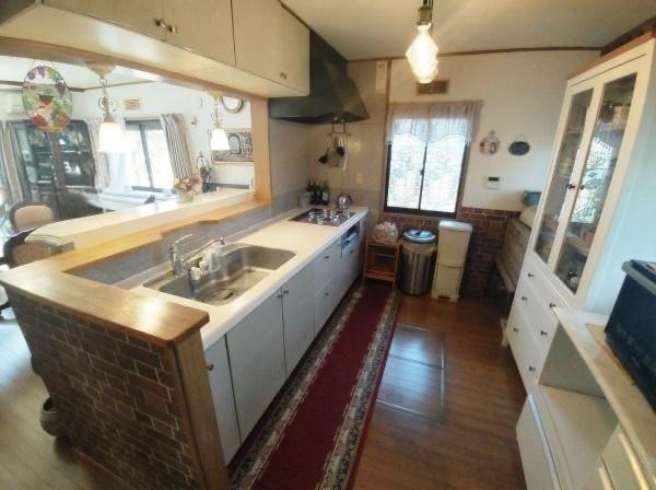 ��t�������s�Ɠ��̒��È�ˌ��ẴL�b�`��