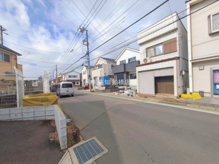 ��t���D���s�匊��1���ڂ̐V�z��ˌ��Ă̑O�ʓ��H�܂ތ��n�ʐ^