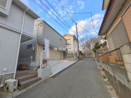 ��t���D���s�K�u���7���ڂ̐V�z��ˌ��Ă̑O�ʓ��H�܂ތ��n�ʐ^