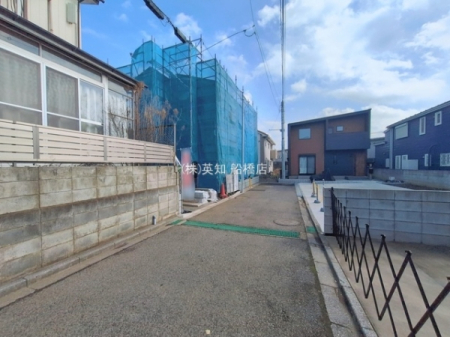 ��t���D���s�匊��1���ڂ̐V�z��ˌ��Ă̑O�ʓ��H�܂ތ��n�ʐ^