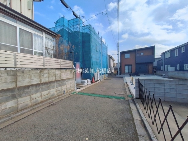 ��t���D���s�匊��1���ڂ̐V�z��ˌ��Ă̑O�ʓ��H�܂ތ��n�ʐ^