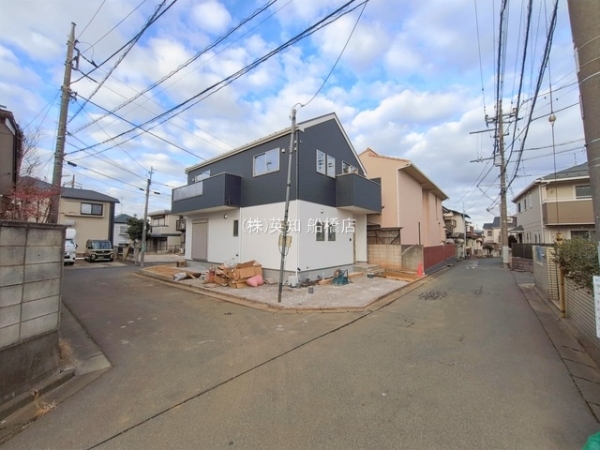 ��t���D���s�V����6���ڂ̐V�z��ˌ��Ă̑O�ʓ��H�܂ތ��n�ʐ^