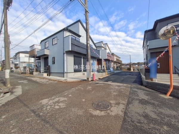 ��t���D���s�匊�k4���ڂ̐V�z��ˌ��Ă̑O�ʓ��H�܂ތ��n�ʐ^