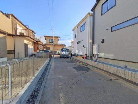 ��t���D���s�����3���ڂ̐V�z��ˌ��Ă̑O�ʓ��H�܂ތ��n�ʐ^