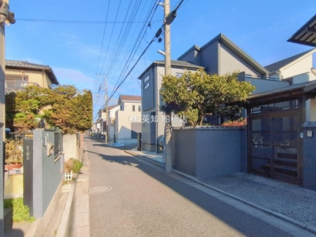 ��t���D���s�����3���ڂ̐V�z��ˌ��Ă̑O�ʓ��H�܂ތ��n�ʐ^