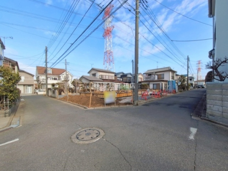 ��t���D���s���؂��J1���ڂ̐V�z��ˌ��Ă̑O�ʓ��H�܂ތ��n�ʐ^