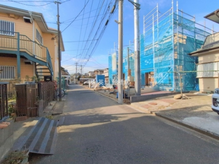 ��t���D���s���؂��J1���ڂ̐V�z��ˌ��Ă̑O�ʓ��H�܂ތ��n�ʐ^