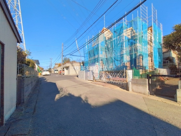 ��t���l�X���s�������u2���ڂ̐V�z��ˌ��Ă̑O�ʓ��H�܂ތ��n�ʐ^