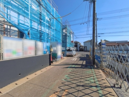 ��t����t�s�Ԍ���挟���쒬3���ڂ̐V�z��ˌ��Ă̑O�ʓ��H�܂ތ��n�ʐ^