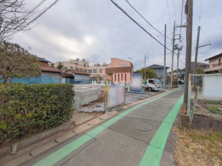 ��t����t�s������h��3���ڂ̐V�z��ˌ��Ă̑O�ʓ��H�܂ތ��n�ʐ^