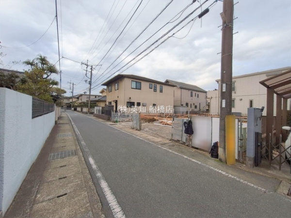 ��t���D���s���D2���ڂ̐V�z��ˌ��Ă̑O�ʓ��H�܂ތ��n�ʐ^