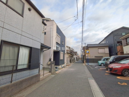 ��t���D���s�l��1���ڂ̐V�z��ˌ��Ă̑O�ʓ��H�܂ތ��n�ʐ^