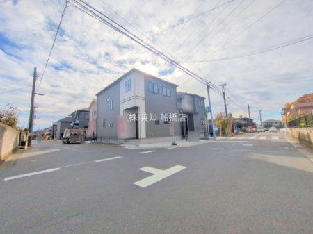 ��t���D���s�匊��1���ڂ̐V�z��ˌ��Ă̑O�ʓ��H�܂ތ��n�ʐ^