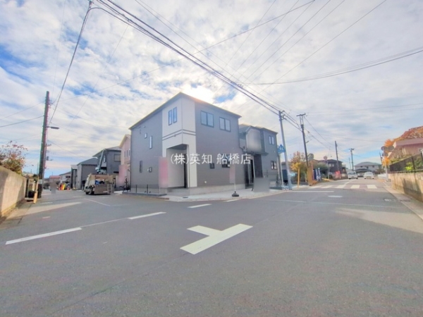 ��t���D���s�匊��1���ڂ̐V�z��ˌ��Ă̑O�ʓ��H�܂ތ��n�ʐ^