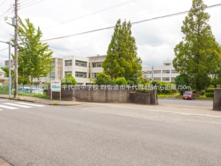 ��t���l�X���s���c3���ڂ̓y�n�̎��ӊ�