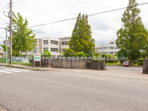 ��t���l�X���s���c3���ڂ̓y�n�̎��ӊ�