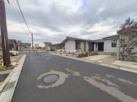 ��t���󐼎s���[�̐V�z��ˌ��Ă̑O�ʓ��H�܂ތ��n�ʐ^