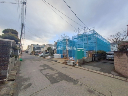 ��t���D���s�K�u���5���ڂ̐V�z��ˌ��Ă̑O�ʓ��H�܂ތ��n�ʐ^