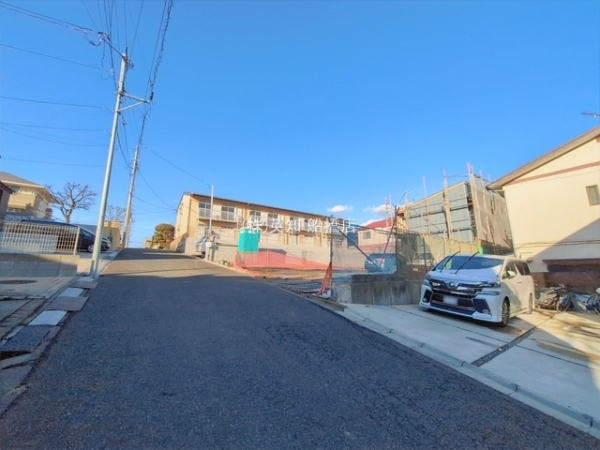 ��t���K�u��s���K�u��8���ڂ̐V�z��ˌ��Ă̑O�ʓ��H�܂ތ��n�ʐ^