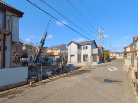 ��t���D���s�O����6���ڂ̐V�z��ˌ��Ă̑O�ʓ��H�܂ތ��n�ʐ^