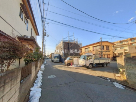 ��t���K�u��s���K�u��8���ڂ̐V�z��ˌ��Ă̑O�ʓ��H�܂ތ��n�ʐ^