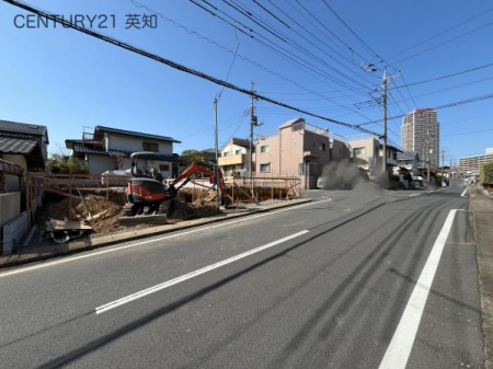 ��t�����q�s����̐V�z��ˌ��Ă̑O�ʓ��H�܂ތ��n�ʐ^