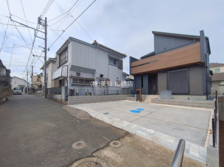 ��t�����P�J�s�쏉�x4���ڂ̐V�z��ˌ��Ă̑O�ʓ��H�܂ތ��n�ʐ^