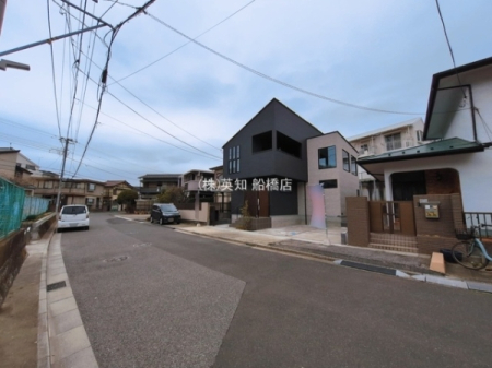 ��t���D���s�O�R9���ڂ̐V�z��ˌ��Ă̑O�ʓ��H�܂ތ��n�ʐ^