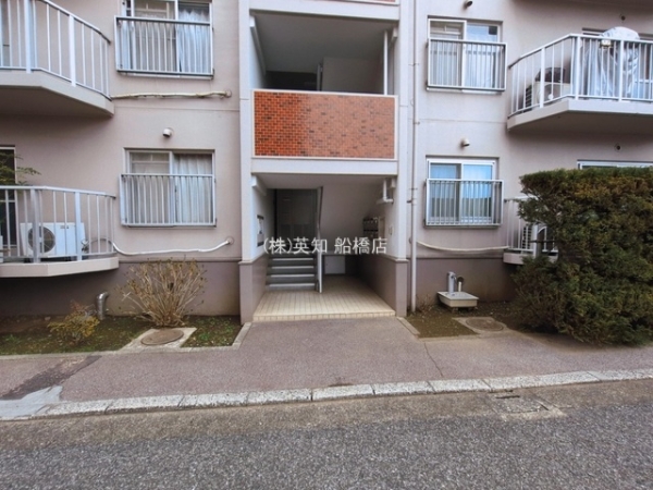 ��t���D���s�C�_����1���ڂ̒��Ã}���V�����̃G���g�����X