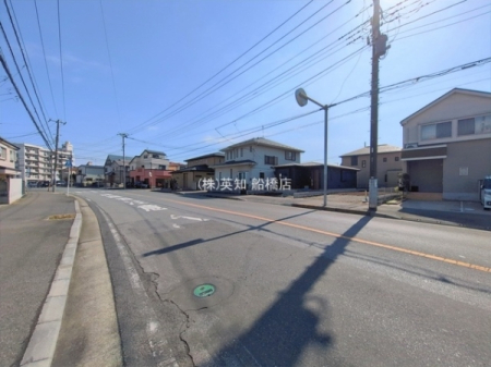 ��t���K�u��s���P�Y5���ڂ̐V�z��ˌ��Ă̑O�ʓ��H�܂ތ��n�ʐ^