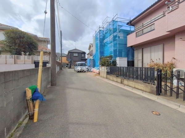 ��t���D���s�V����6���ڂ̐V�z��ˌ��Ă̑O�ʓ��H�܂ތ��n�ʐ^