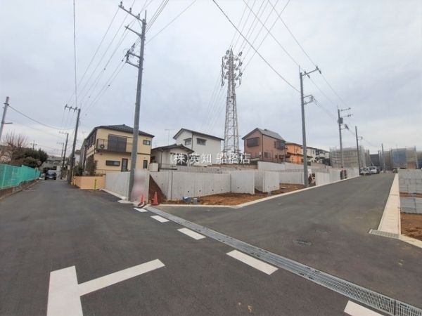 ��t���K�u��s����6���ڂ̐V�z��ˌ��Ă̑O�ʓ��H�܂ތ��n�ʐ^