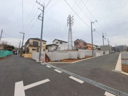 ��t���K�u��s����6���ڂ̐V�z��ˌ��Ă̑O�ʓ��H�܂ތ��n�ʐ^