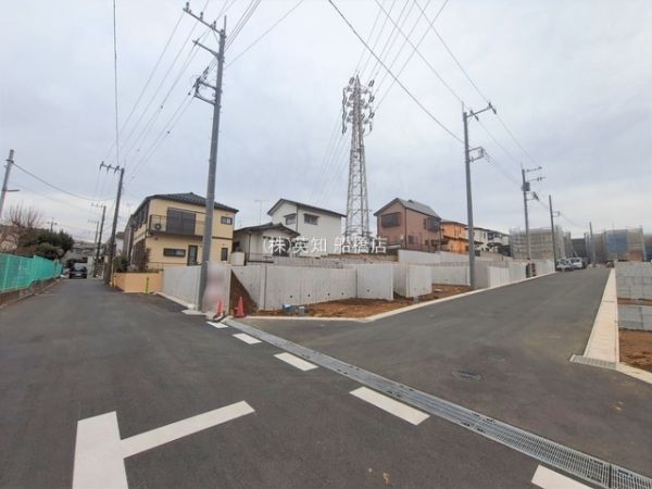 ��t���K�u��s����6���ڂ̐V�z��ˌ��Ă̑O�ʓ��H�܂ތ��n�ʐ^