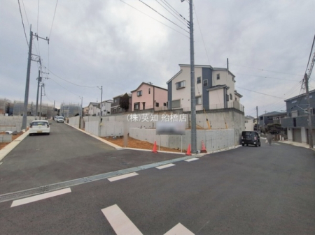 ��t���K�u��s����6���ڂ̐V�z��ˌ��Ă̑O�ʓ��H�܂ތ��n�ʐ^